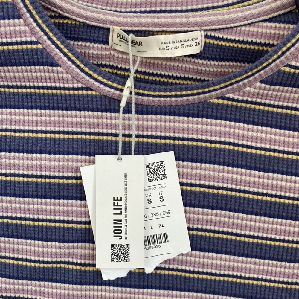 NWT Cropped pull and bear tshirt - Picture 3 of 3
